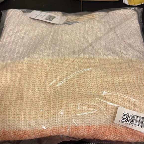 Heart N' Crush Women's Plus Size Boatneck Colorblocked Cozy Sweater - Picture 6 of 6